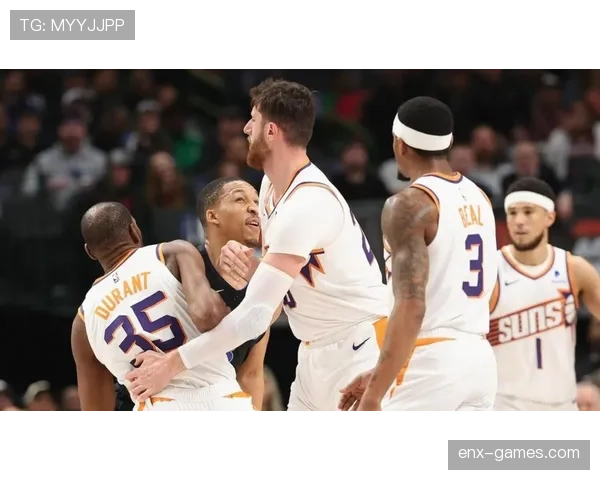 布克关键时刻单打效率提升显著拉开队内得分差距